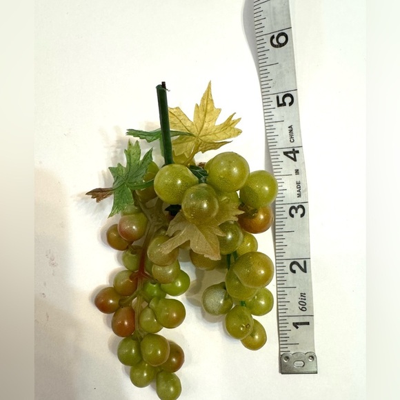 4 Vintage Retro Artificial Fruit Rubber Green Grape Clusters With Plastic Leaves - Picture 8 of 10